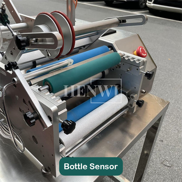 Automatic desktop round bottle labeling machine