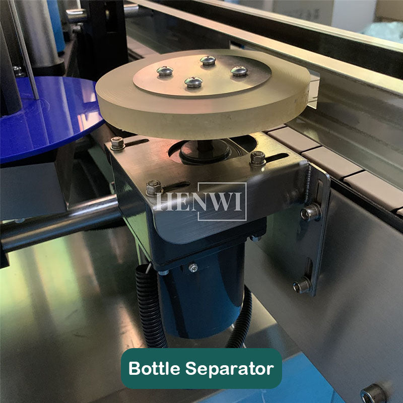 Automatic round bottle labeling machine with cover