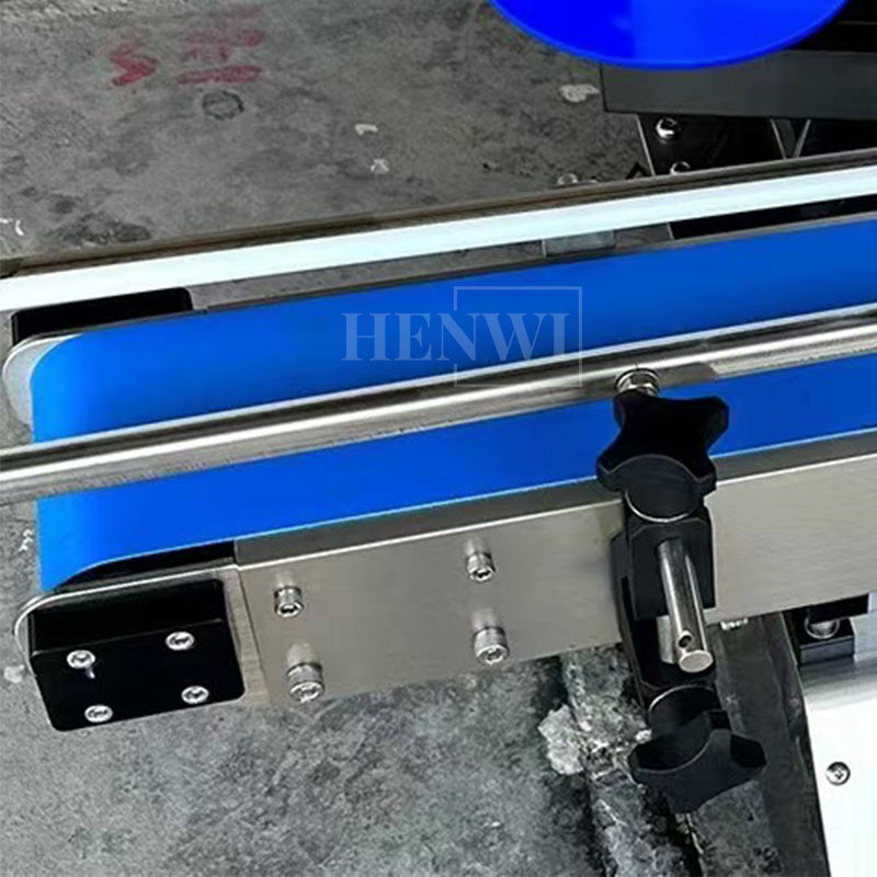 Automatic desktop round bottle labeling machine