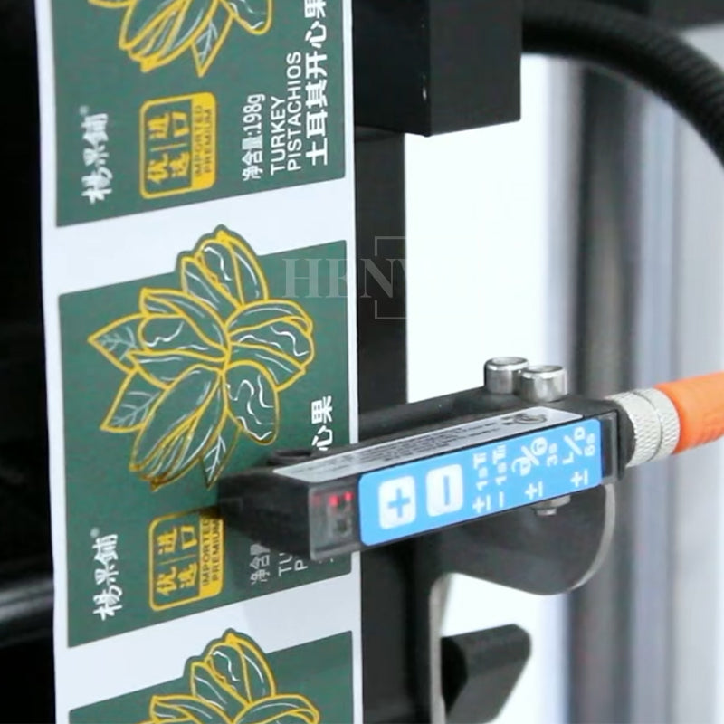 Automatic desktop top labeling machine