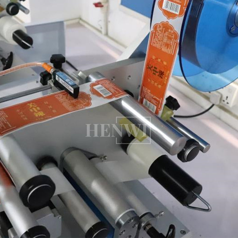 Automatic desktop 360° labeling machine