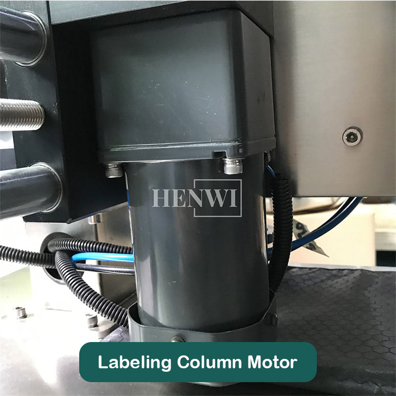 Automatic round bottle labeling machine with cover